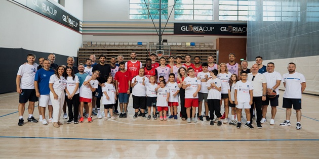 Corendon ve ZİÇEV Çocukları, Anadolu Efes Antrenmanını Ziyaret Etti